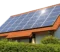 casa-con-paneles-solares.png